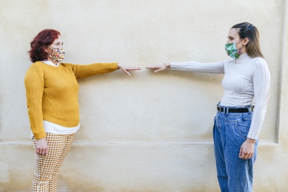 Two women in facemasks with social distance